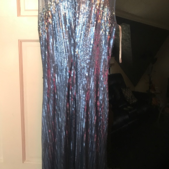Dress - Picture 4 of 4